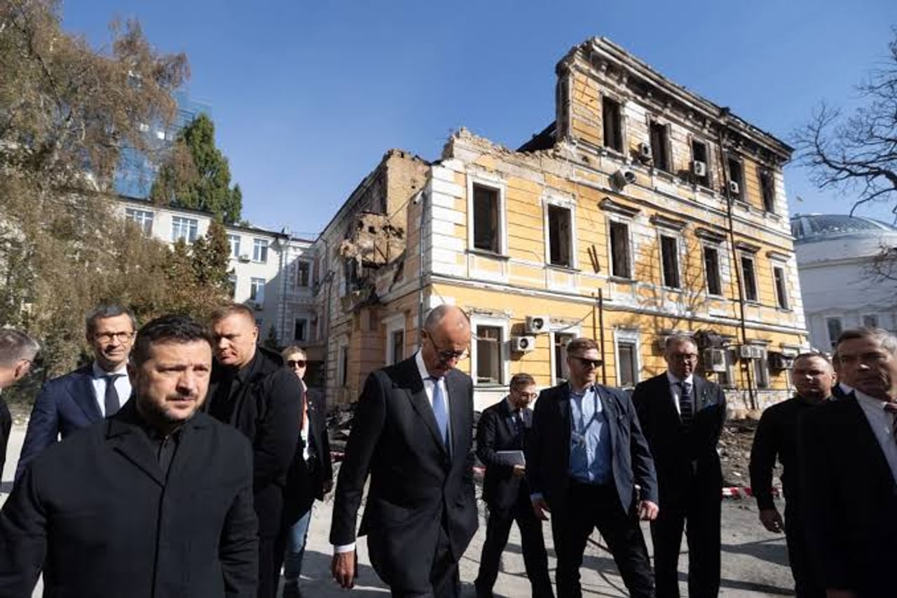 Зеленський і Мерц відвідали місце удару по Академії наук у Києві
